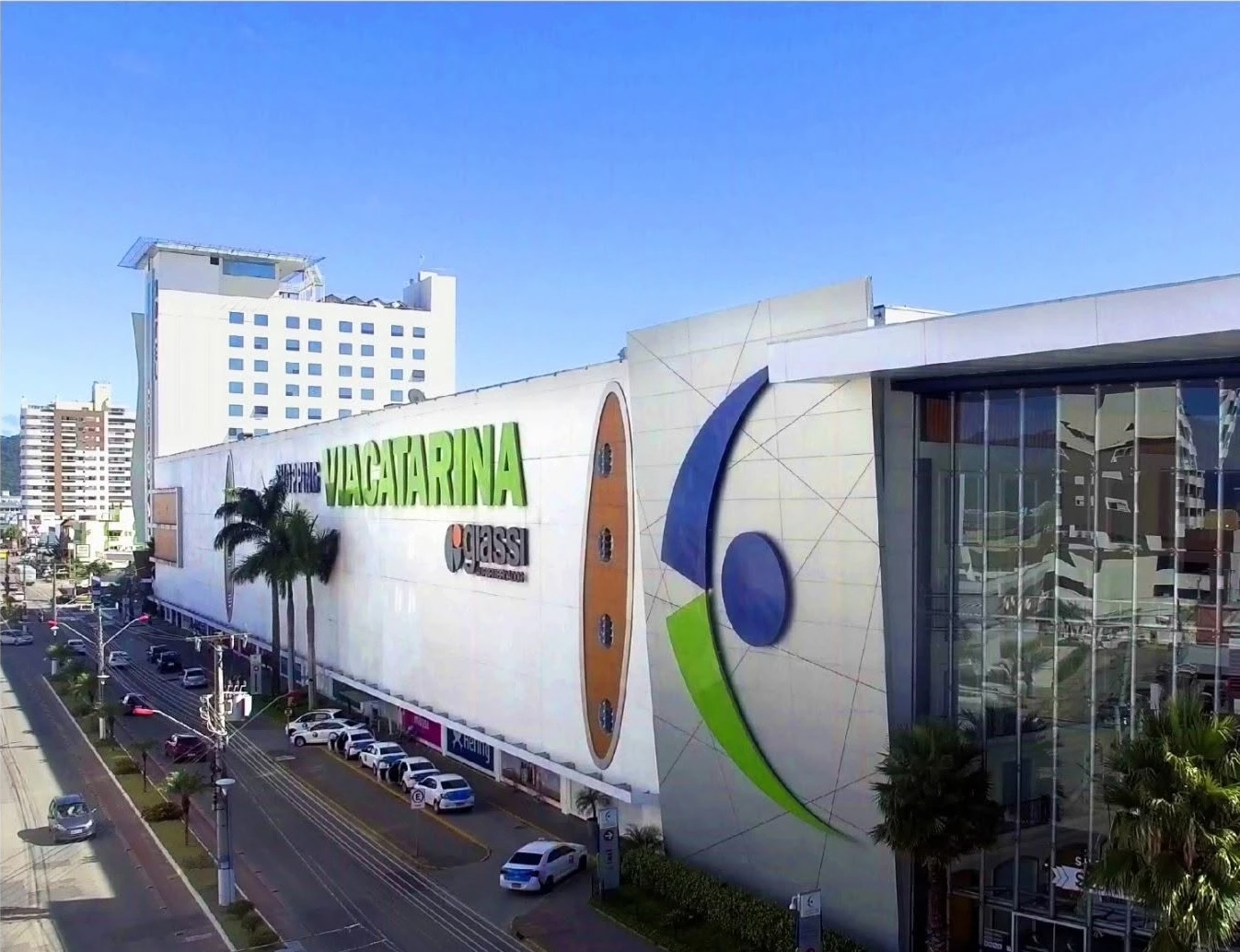 Fachada do Shopping Via Catarina, na Grande Florianópolis